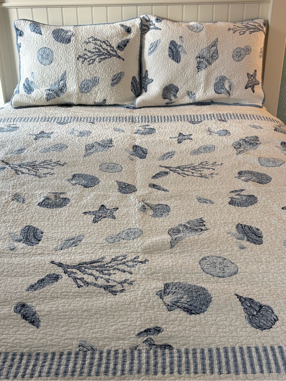 Nautical Sea Treasures Seashells Full/Queen Quilt with Two Shams